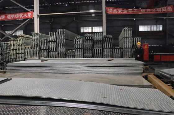 Placa de patrón galvanizada laminada en caliente 2.5 mm2.75 mm Adecuada para la construcción y la flexión