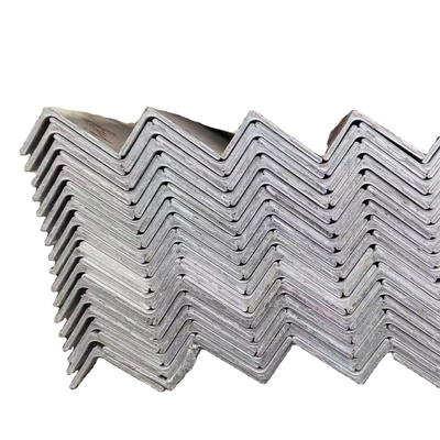 Acero de carbono laminado en caliente de grado ASTM hierro de ángulo desigual para materiales de construcción