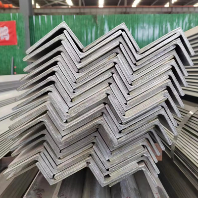 Acero de carbono laminado en caliente de grado ASTM hierro de ángulo desigual para materiales de construcción