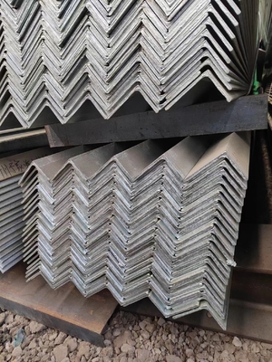 Acero de carbono laminado en caliente de grado ASTM hierro de ángulo desigual para materiales de construcción