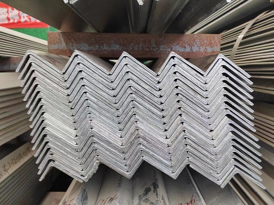 Barras de ángulos desiguales iguales de acero suave de carbono laminado en caliente para estructuras de edificios duraderas