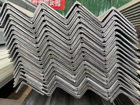 Barras de ángulos desiguales iguales de acero suave de carbono laminado en caliente para estructuras de edificios duraderas
