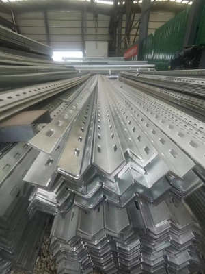 Lintel de acero perforado galvanizado laminado en caliente con agujeros de perforación/ barra de hierro con ranuras