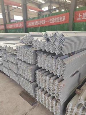 Construcción Vehículos de construcción naval de la serie Q195-Q420 Grado de hierro galvanizado de ángulo con agujeros