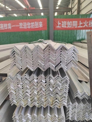 Construcción Vehículos de construcción naval de la serie Q195-Q420 Grado de hierro galvanizado de ángulo con agujeros
