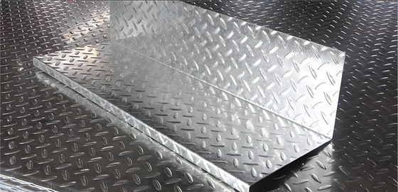 6m de longitud de acero rectangular de carbono suave con cuadros personalizado para aplicaciones de contenedores y calderas