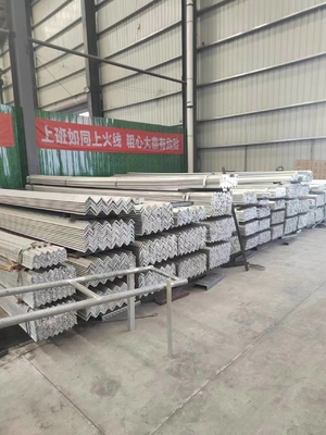 Barras de acero de ángulo igual estándar ASTM A36 de carbono ligero