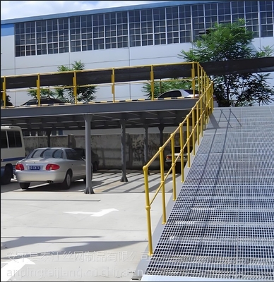 Rejilla de acero galvanizado sumergido en caliente con estilo de diseño industrial y ancho de barra cruzada de 50 mm