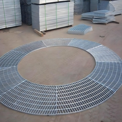 Rejilla de acero galvanizado sumergido en caliente con estilo de diseño industrial y ancho de barra cruzada de 50 mm
