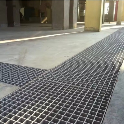 Paseo de rejilla de acero plateado con estilo de diseño industrial y peso de la plataforma de soldadura