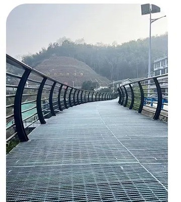 Paseo de rejilla de acero plateado con estilo de diseño industrial y peso de la plataforma de soldadura