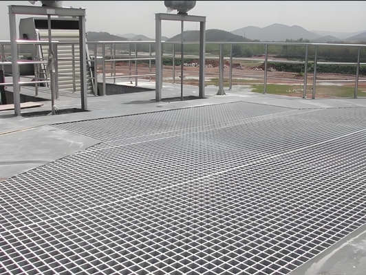 Materiales de construcción de metal certificados ISO9001 Rejas de barras de acero galvanizadas Paseo de plata