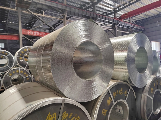 Corolas de acero galvanizado prepintadas en plata con patrón de diamante en relieve 6m de longitud