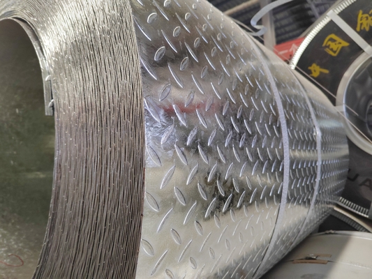 40 g/m2 Capa de zinc galvanizado de patrón placa de acero personalizable tamaño 2,5 / 2,75 * 1250 mm