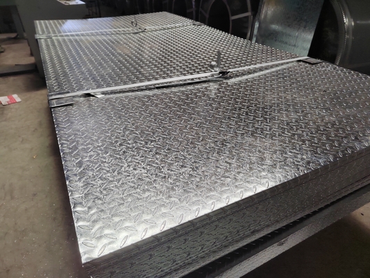 Certificado ISO9001 DX51D Placa de acero de patrón galvanizado 5.75*1250mm Z41-Z60 Revestimiento