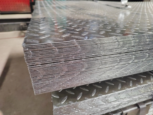 Certificado ISO9001 DX51D Placa de acero de patrón galvanizado 5.75*1250mm Z41-Z60 Revestimiento