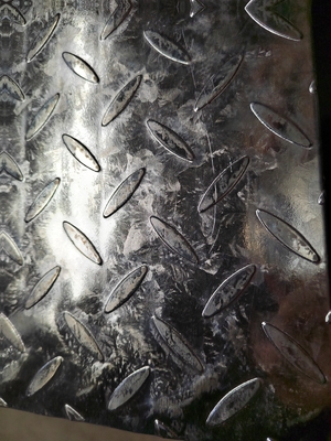 4.5/4.75/5.0*1250/1000mm Capa de zinc 40 g/m2 Patrón galvanizado acero cuadrado laminado en caliente