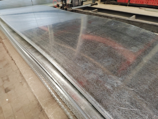 Hoja de acero galvanizado sin engrasar 2.75*1500mm Tamaño personalizado Enviado por todo el mundo Dureza media