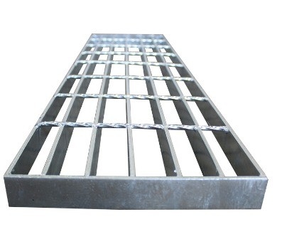 Rejilla de acero galvanizado sumergido en caliente con estilo de diseño industrial y ancho de barra cruzada de 50 mm